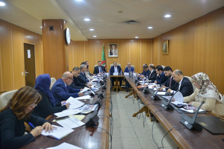 لجنة الشؤون الخارجية تعقد اجتماعا لضبط رزنامة عملها