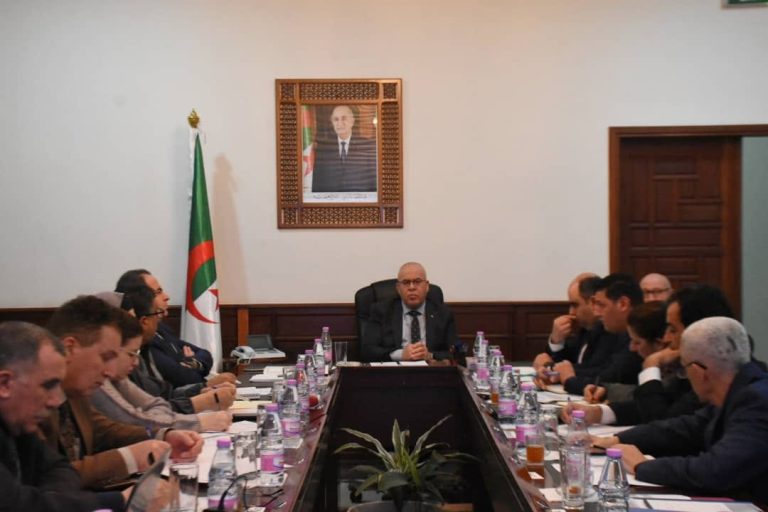 وزير الفلاحة يوسف شرفة يترأس اجتماع عمل مع منتجي أغذية الأسماك