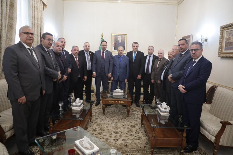 رئيس مجلس الأمة يترأس اجتماعًا تنسيقيًّا لفوج العمل المكلف بالنظر في المشروعين التمهيديين لقانوني البلدية والولاية