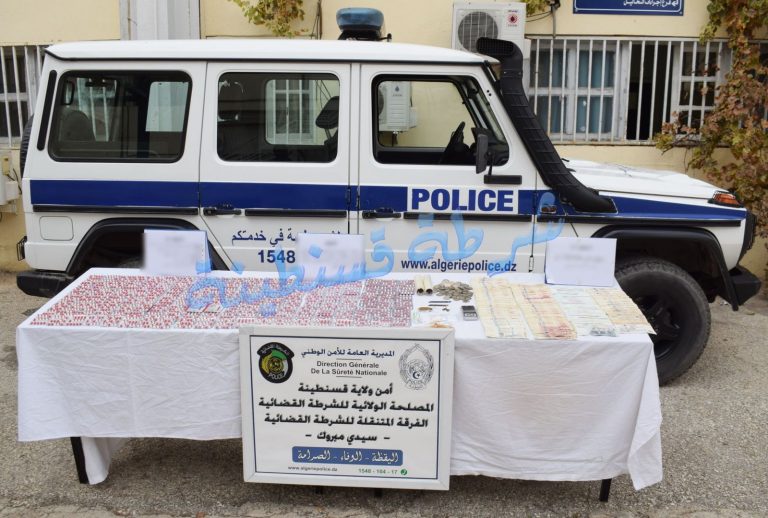 شرطة قسنطينة تطيح بمروج مهلوسات وتحجز أزيد من 2100 كبسولة