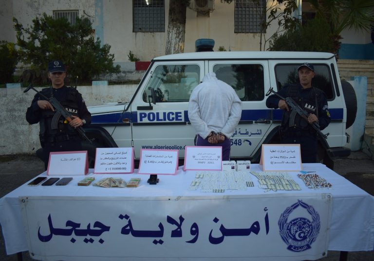 شرطة جيجل توقف شخص وتحجز كمية من المخدرات والمؤثرات العقلية