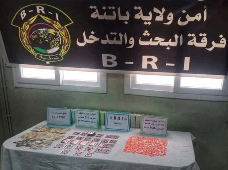 شرطة باتنة توقف شخصين وتحجز كمية من المخدرات الصلبة والمؤثرات العقلية