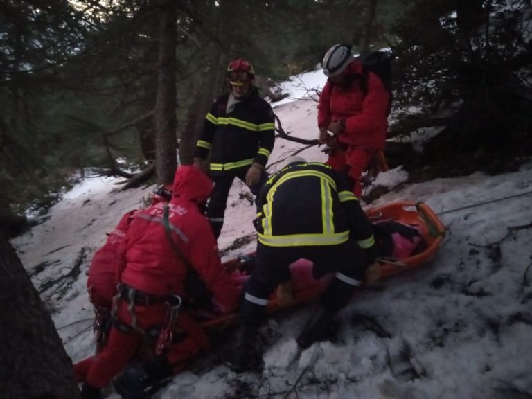 إنقاذ 03 أشخاص محاصرين بالثلوج بولاية سطيف