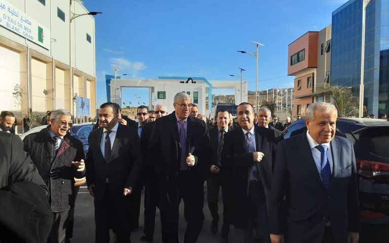 وزير الطاقة يتفقد مشروع انجاز محطة تحلية مياه البحر “الرأس الأبيض” بعين الكرمة