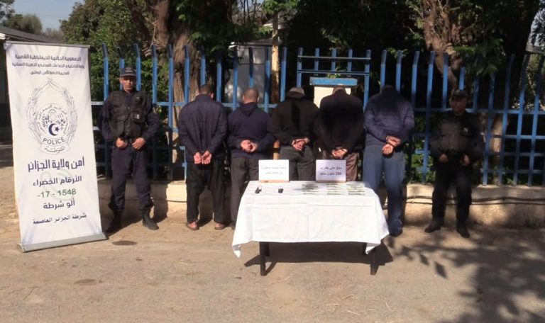 شرطة العاصمة تطيح بجماعة إجرامية منظمة مختصة في السرقة بالعنف