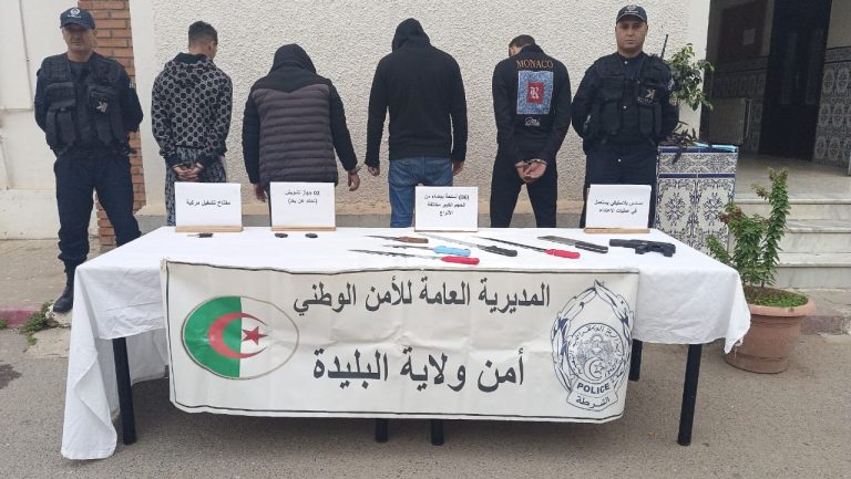 شرطة البليدة تطيح في عمليتين بجمعية أشرار تحترف السرقة وتحجز أسلحة بيضاء وجهاز تحكم عن بعد