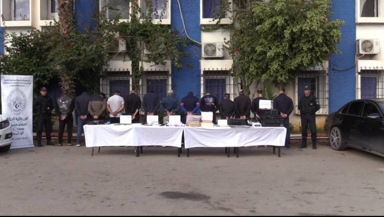 شرطة العاصمة تطيح بشبكة إجرامية للتهريب الدولي للمركبات وتسترجع 13 مركبة قاعدة بياناتها مزورة