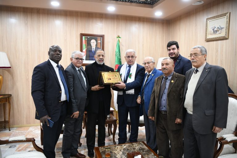 السيد ابراهيم بوغالي يستقبل أعضاء المؤسسة الجزائرية للبرلمانيين السابقين