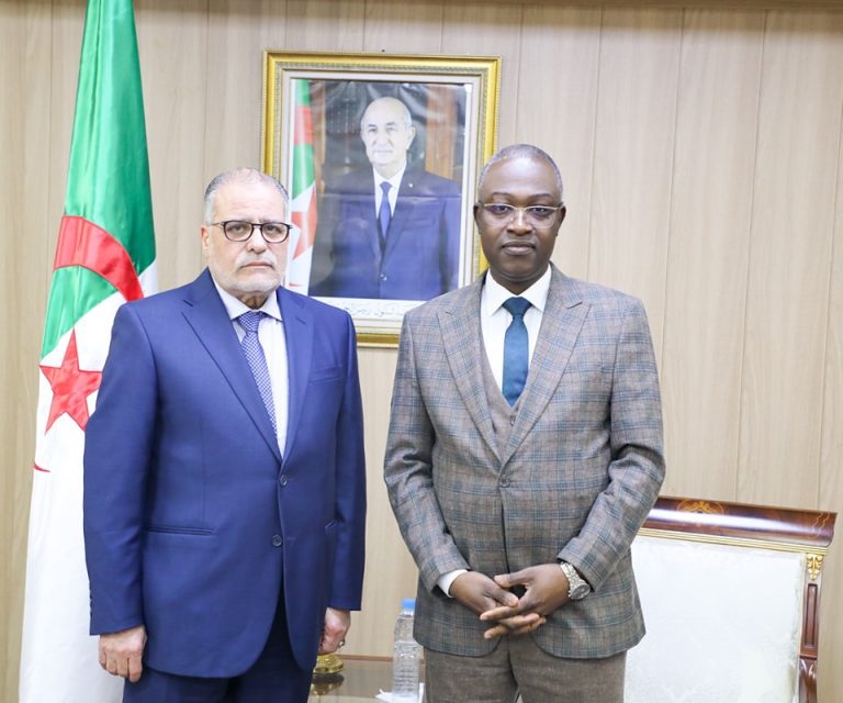 وزير الشباب السيد مصطفى حيداوي يستقبل المدير العام لمسجد باريس الكبير