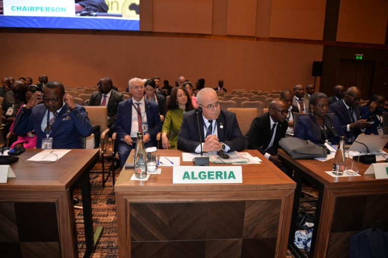 وزير الفلاحة يستعرض بكامبالا جهود الجزائر في تطوير الزراعة والنظم الغذائية