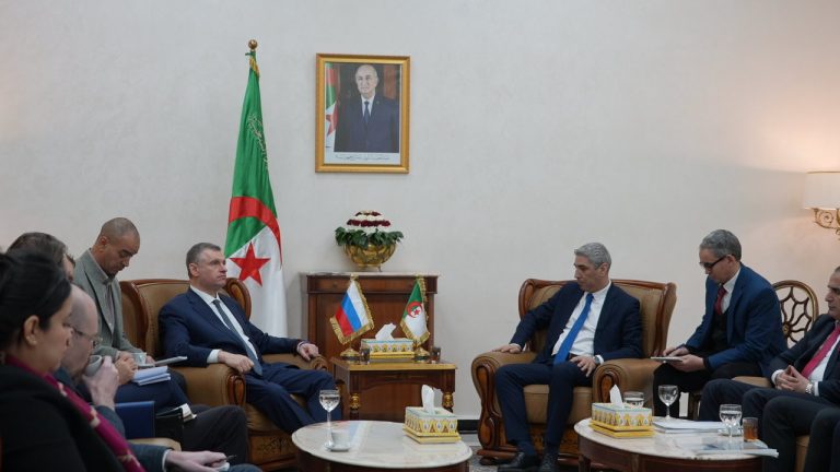 رئيس لجنة الشؤون الخارجية بمجلس الدوما يستقبل بمقر مجلس الأمة