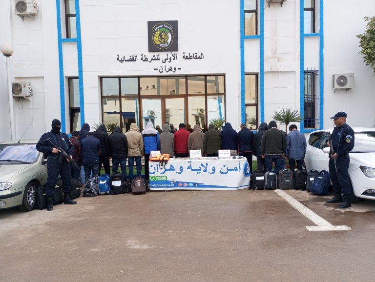 شرطة وهران تطيح بشبكة إجرامية مختصة في تهريب المهاجرين وتنظيم رحلات الإبحار السري