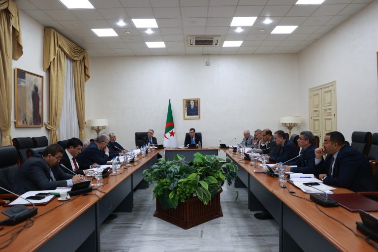 فوج العمل المكلف بالنظر في مشروعي قانوني الأحزاب السياسية والجمعيات يواصل سلسلة اجتماعاته