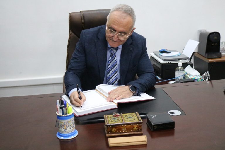 وزير المالية يشرف على مراسم إدراج أول مؤسسة ناشئة -مؤسسة “مستشير”- في بورصة الجزائر