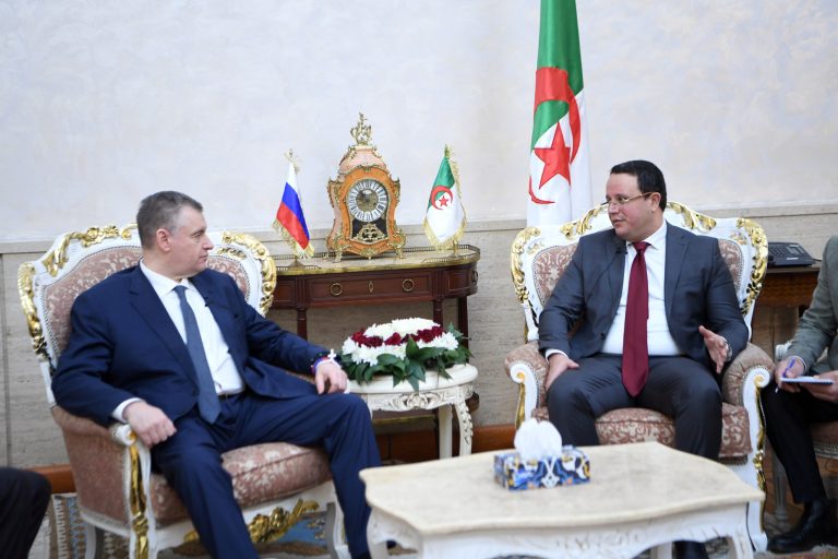 نائب رئيس المجلس الشعبي الوطني يتحادث مع رئيس لجنة الشؤون الخارجية بمجلس الدوما