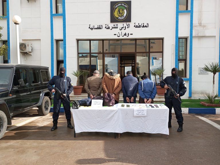 شرطة وهران تضع حدا لشبكة إجرامية تنشط في مجال تهريب المهاجرين وتنظيم رحلات الإبحار السري