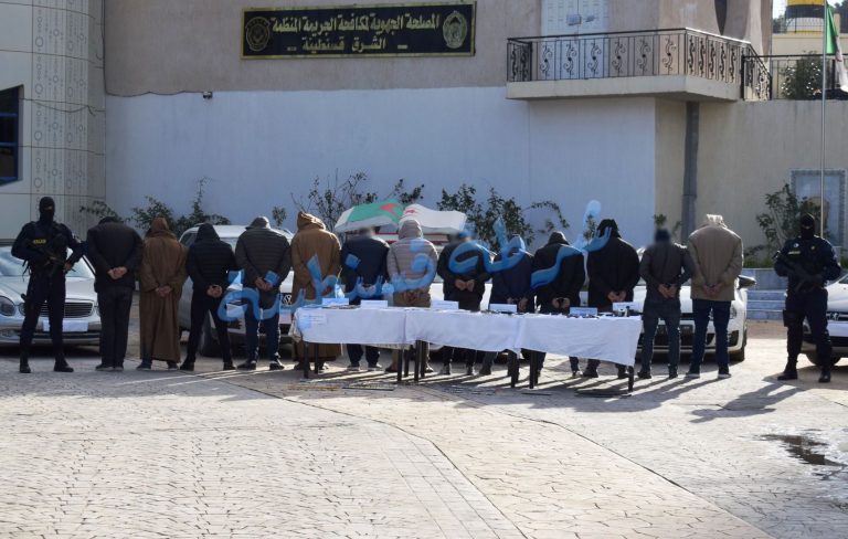 قسنطينة : تفكيك شبكة إجرامية دولية منظمة مختصة في تهريب المركبات واسترجاع 16 مركبة