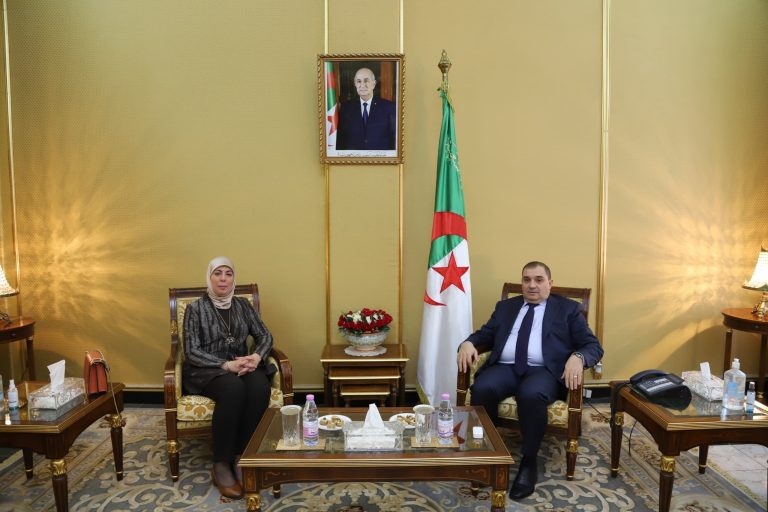 اجتماع لوزير العدل حافظ الأختام مع الوزيرة المحافظة السامية للرقمنة