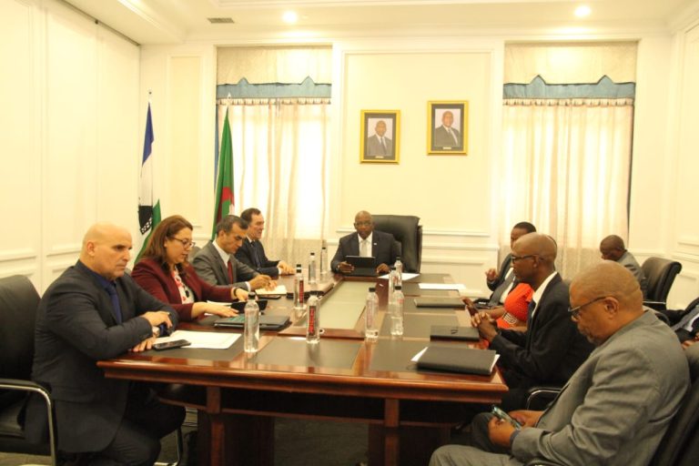 وزير الاتصال يستقبل من قبل الوزير الاول لمملكة ليسوتو