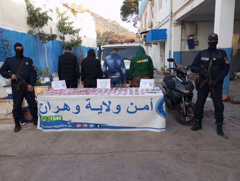 شرطة وهران تضع حدا لمروجي المؤثرات العقلية وتحجز 2550 قرص مهلوس