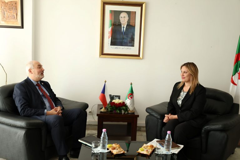 وزيرة البيئة وجودة الحياة نجيبة جيلالي تستقبل سعادة السفير جمهورية التشيك بالجزائر