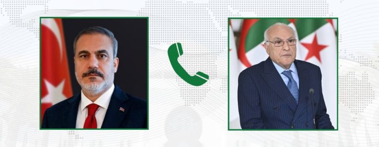 وزير الخارجية أحمد عطاف يتلقى مكالمة هاتفية من نظيره التركي