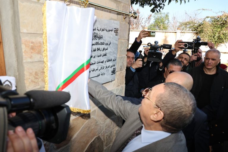 البليدة : وزير الداخلية يشرف على دخول المركز الولائي للمراقبة بالفيديو حيز الخدمة