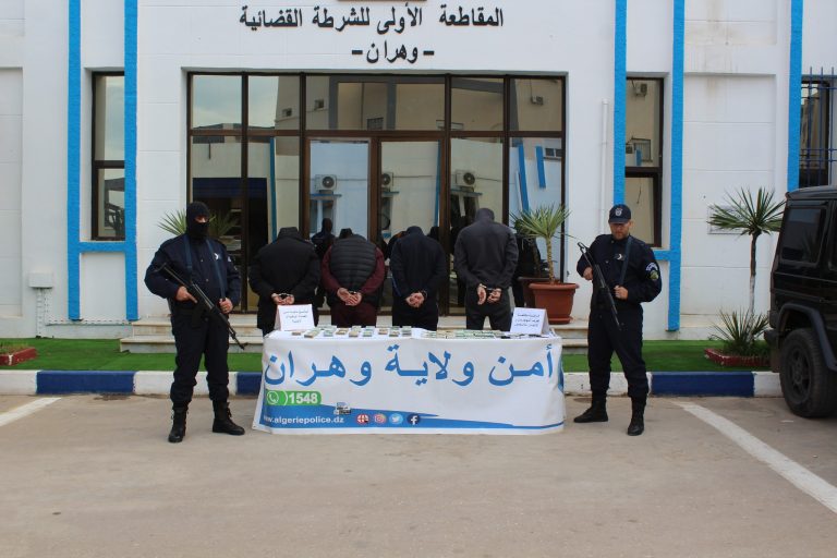 شرطة وهران تطيح بشبكة إجرامية مختصة في تهريب المهاجرين