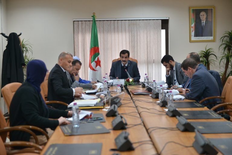 لجنة إثراء قانون الأحزاب السياسية تختتم أشغالها