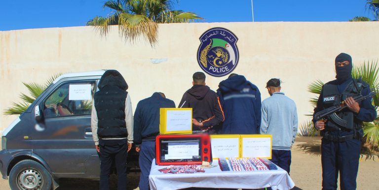 شرطة ورقلة توقف 05 أشخاص وتحجز 1680 كبسولة من المؤثرات العقلية