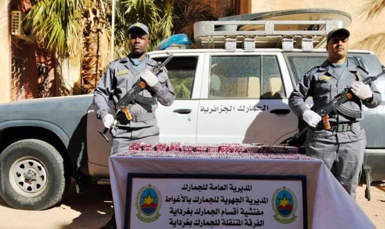 جمارك غرداية : توقيف شخص وحجز 14640 كبسولة مهلوسة من نوع بريغبالين