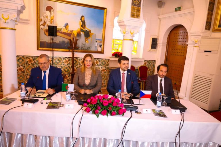 وزيرة البيئة نجيبة جيلالي تفتتح منتدى الأعمال الجزائري التشيكي