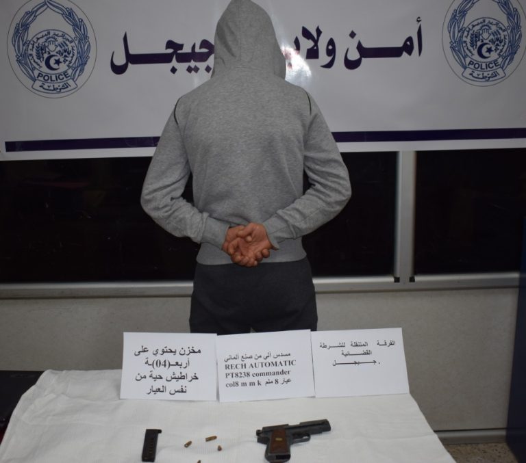 شرطة جيجل توقف شخص بسب حيازته سلاح ناري بدون رخصة