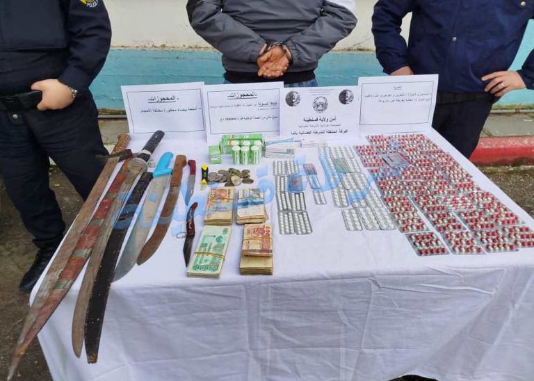 شرطة قسنطينة تطيح بمروج مهلوسات وتضبط قرابة 1000 كبسولة من المؤثرات العقلية