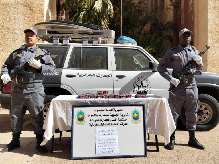 جمارك الأغواط : توقيف شخص وحجز 2264 قرص مهلوس و487.5 غرام من الكيف المعالج