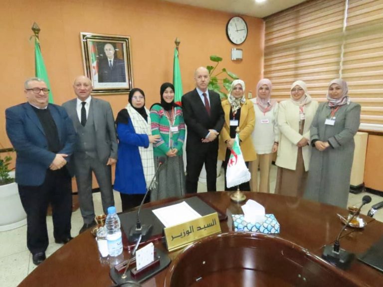 وزير الصحة يستقبل أعضاء النقابة الوطنية المستقلة للقابلات الجزائريات للصحة العمومية