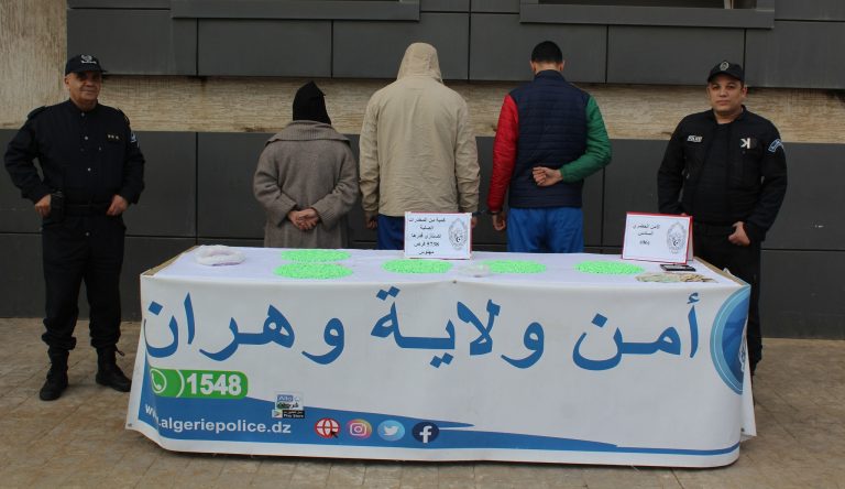 شرطة وهران : توقيف 03 أشخاص من بينهم فتاة وحجز 5738 قرص إكستازي