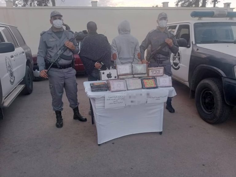 الجمارك بالشلف توقف شخصين وتحجز 28 كلغ و737 غرامًا من الكوكايين