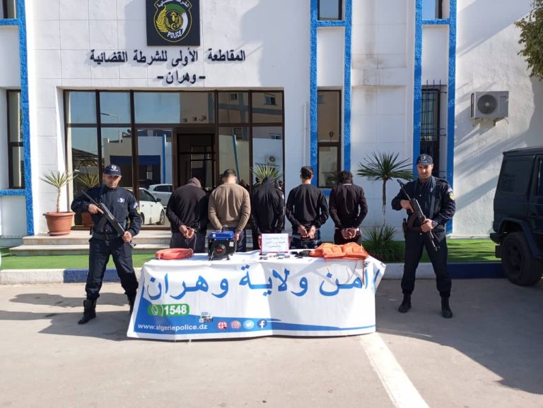 شرطة وهران تطيح بشبكة إجرامية مختصة في تنظيم رحلات الإبحار السري وتوقف 05 من مدبري هذه الرحلات