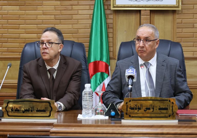 والي تيسمسيلت يشرف على تنصيب الأمين العام الجديد للولاية