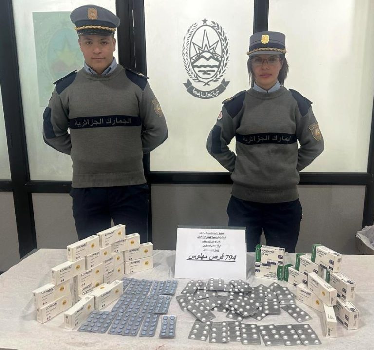 الجمارك بمطار سطيف تحجز 794 قرص مهلوس