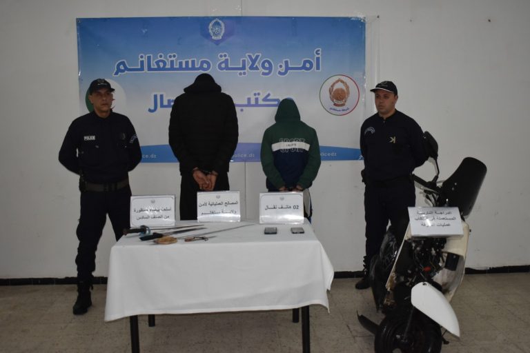 شرطة مستغانم : توقيف شخصين يحترفان سرقة الهواتف النقالة باستعمال دراجة نارية