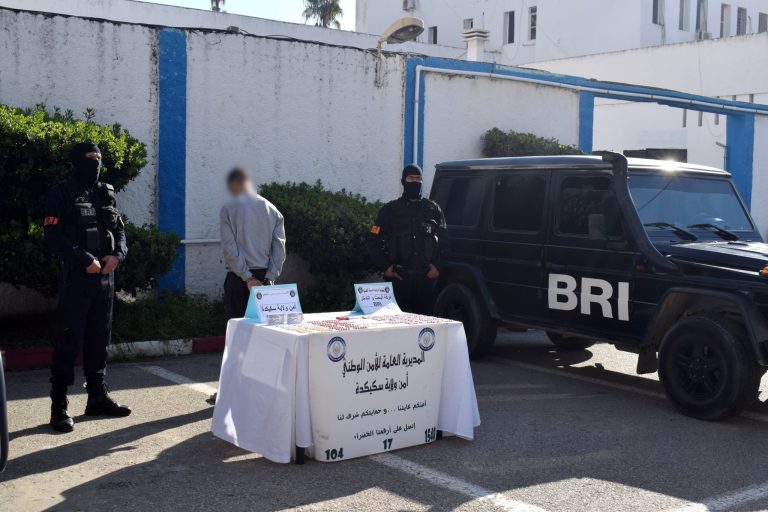 شرطة سكيكدة توقف شخص وتحجز أكثر من 580 قرص من المؤثرات العقلية