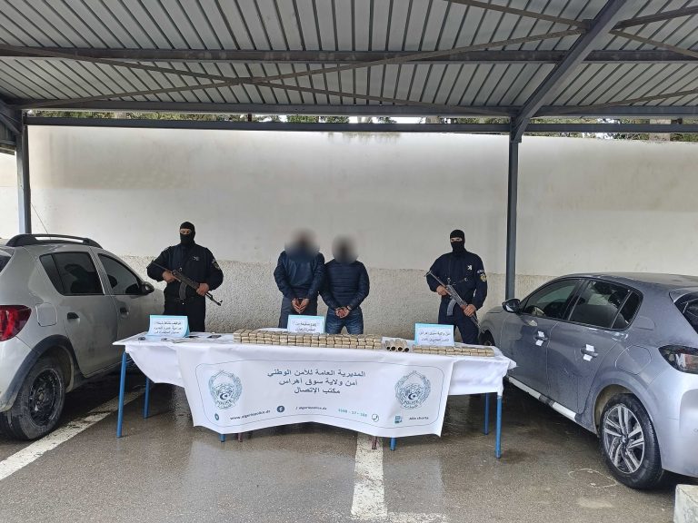 شرطة سوق أهراس : توقيف شخصين وحجز أزيد من 14 كلغ من القنب الهندي