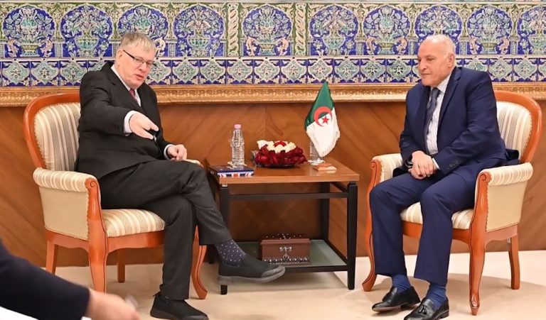 أحمد عطاف يستقبل مدير إفريقيا بالمعهد الملكي البريطاني للشؤون الدولية “تشاتام هاوس”