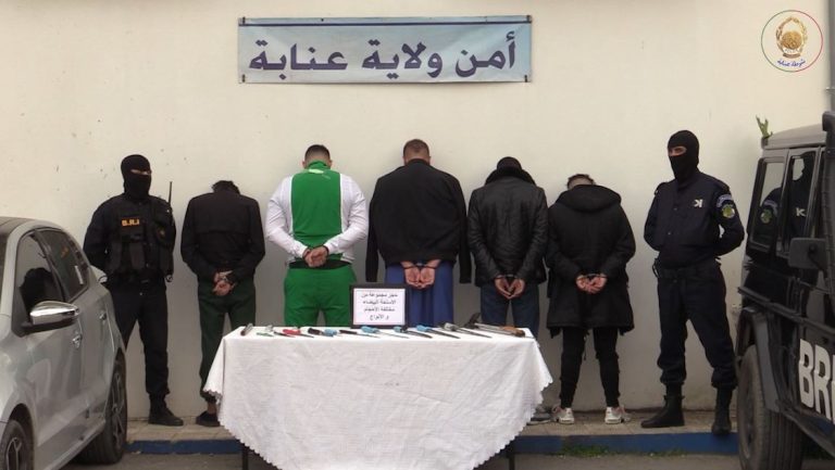 شرطة عنابة تضع حدا لنشاط عصابة أحياء وتحجز أسلحة بيضاء محظورة