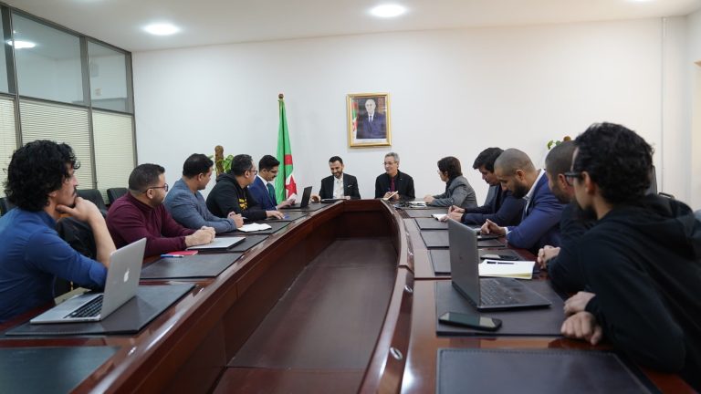 وزير الثقافة والفنون يترأس اجتماع حول تطوير الصناعة الثقافية بمعية وزير اقتصاد المعرفة والمؤسسات الناشئة والمؤسسات المصغرة