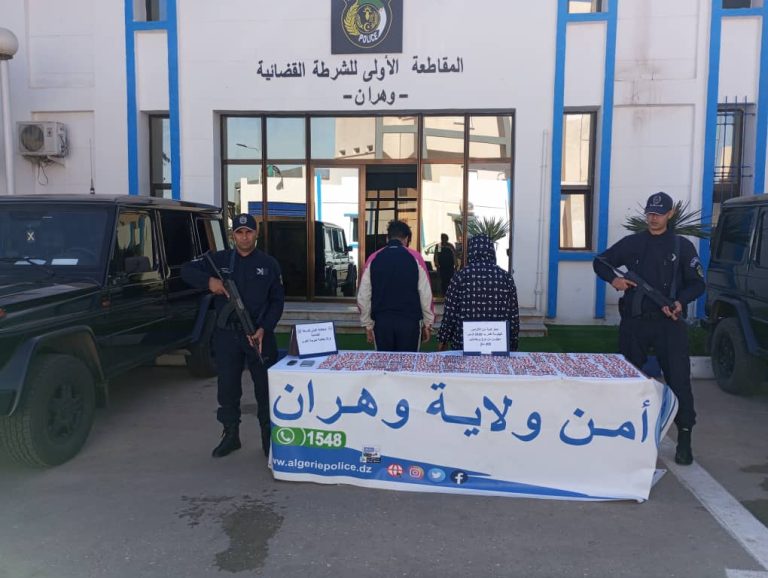 شرطة وهران توقف شخصين وتحجز 2430 قرص مهلوس من نوع بريغابلين 300 ملغ