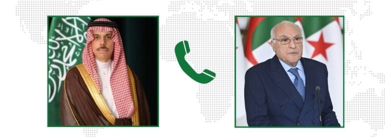 وزير الخارجية أحمد عطاف يتلقى مكالمة هاتفية من نظيره السعودي