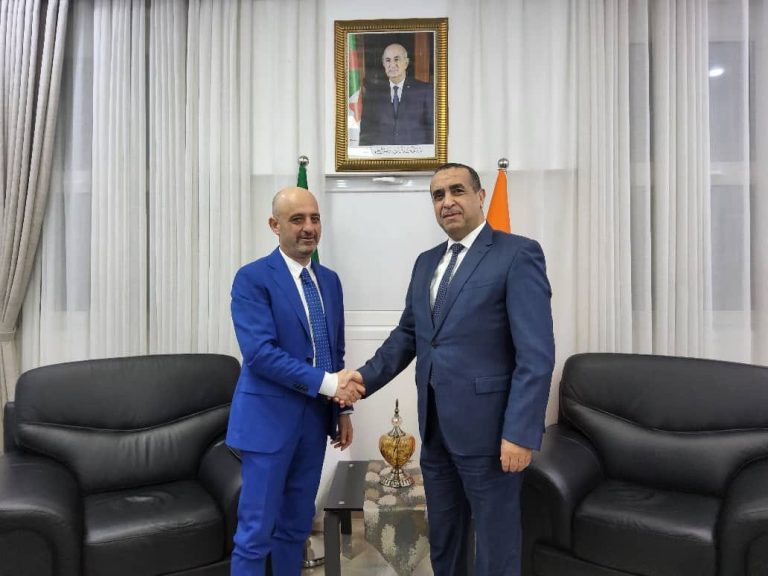 الرئيس المدير العام لسونلغاز يستقبل المدير التنفيذي لمنطقة إفريقيا في شركة بيكر هيوز الأمريكية